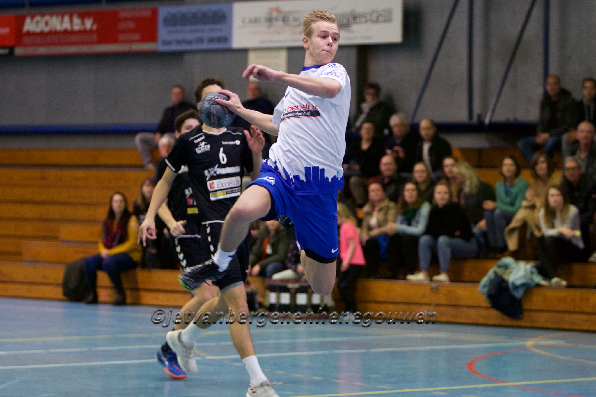 COMPETITIE BEGINT MET REGIOKRAKER HELLAS TEGEN WHC/HERCULES