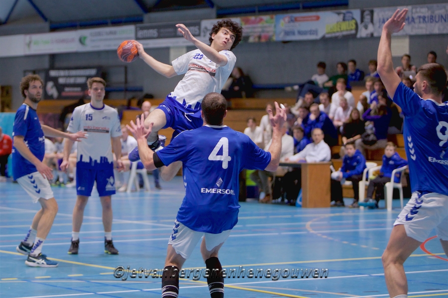 <strong>SLAP BEGIN EHC HELPT </strong><strong>HELLAS AAN OVERWINNING IN ROMMELIGE DERBY</strong>