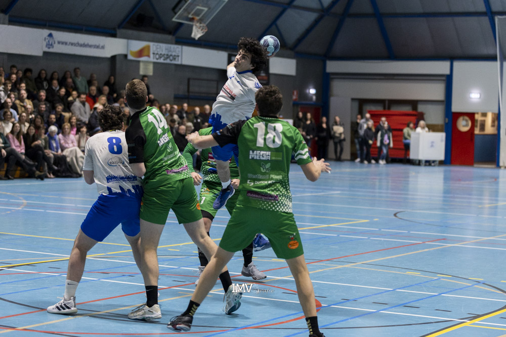 <strong>HELLAS MORELE WINNAAR NA BOEIENDE DERBY</strong>