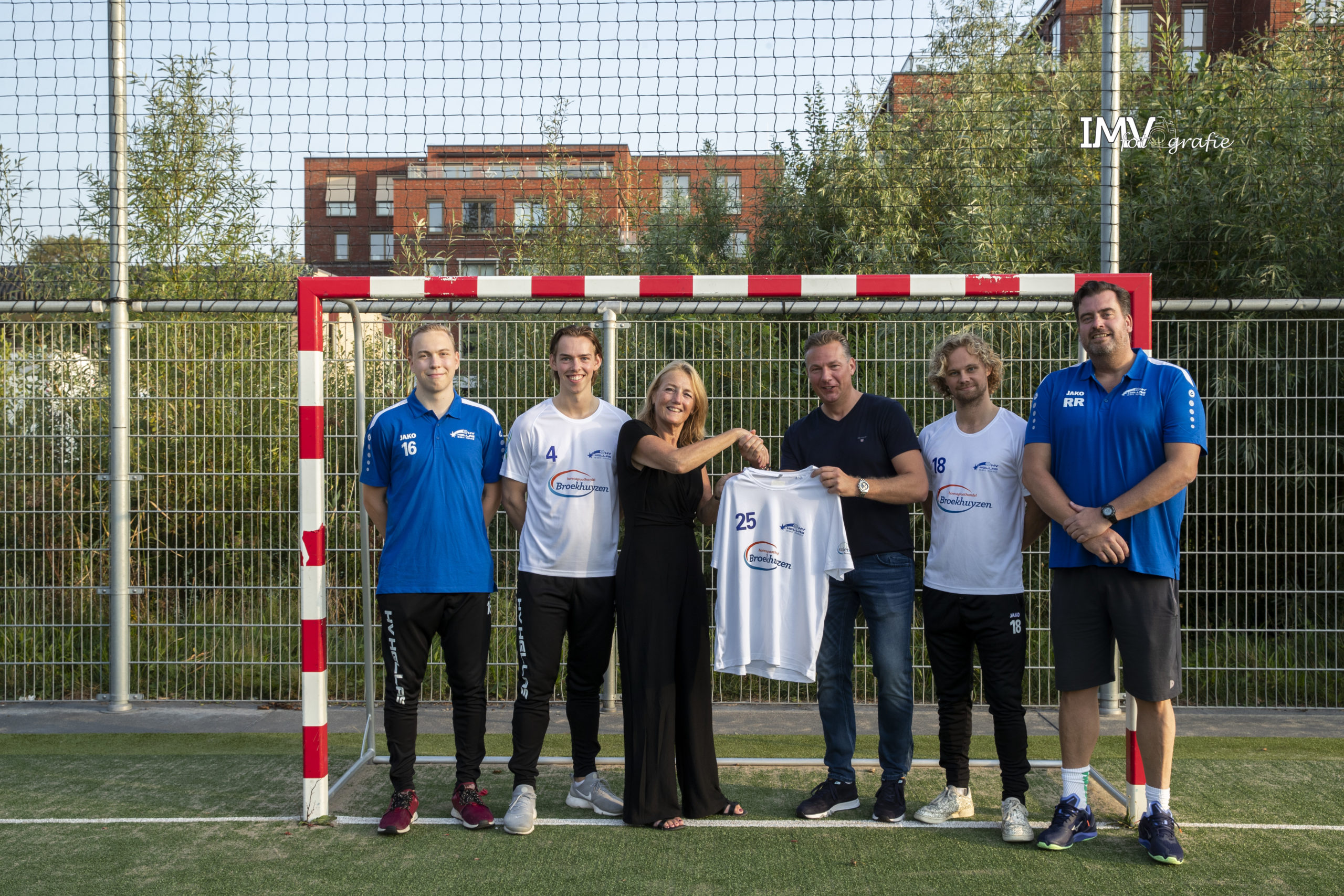 Allemaal klaar... handballen maar! Het nieuwe seizoen is geopend 