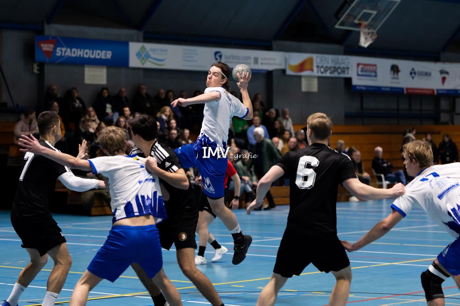 HAAGSE PLOEGEN TEVREDEN: WINST WHC/HERCULES, NIPT VERLIES HELLAS