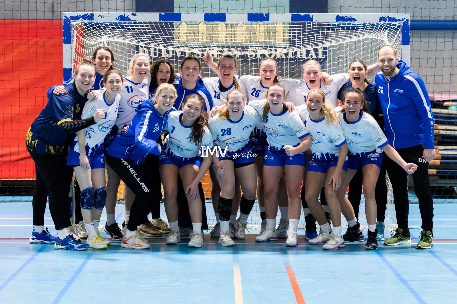 Dames 1 pakt belangrijke punten